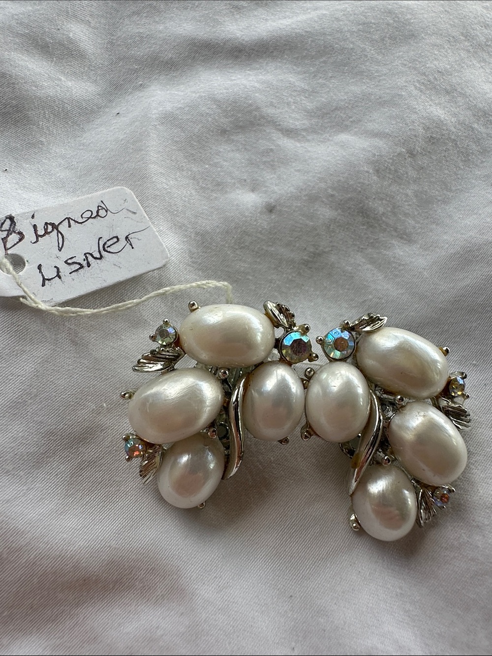 Vintage-Inspired Signed Lisner Pearl  Cluster Clip-On Earrings White Pearlescent